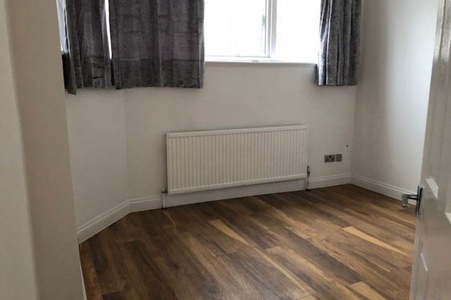 Flat to rent in Market Place, Kettering