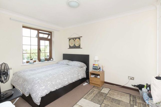 Flat 5, 80, Sunnyhill Road, London photo 4
