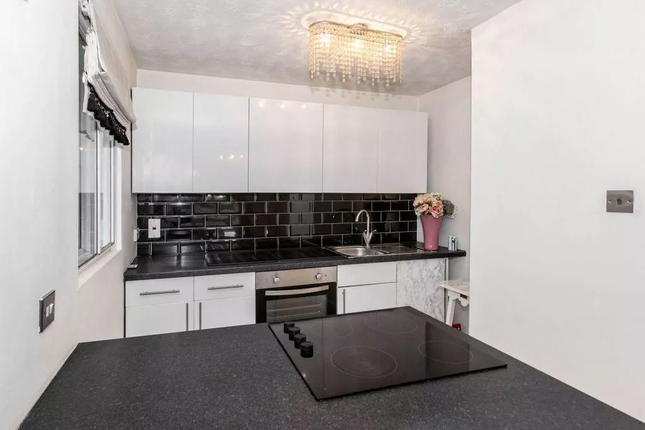 503, Maplin Park, Slough photo 4