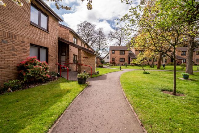 40 Greenbourne Gardens, Dundee photo 2