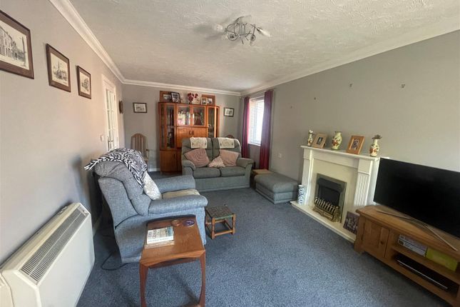 6, Castle Lodge, Chippenham photo 3