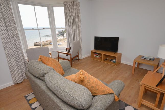 3 Beach Top Court, High Street, Tenby photo 3