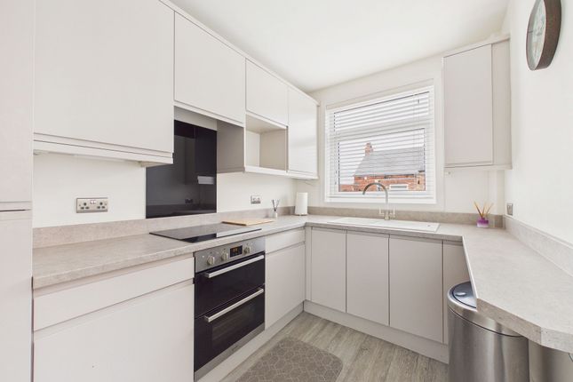 18 Whickham Bank, Newcastle Upon Tyne photo 2