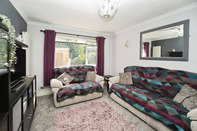 73, Reevy Road West, West Yorkshire photo 2