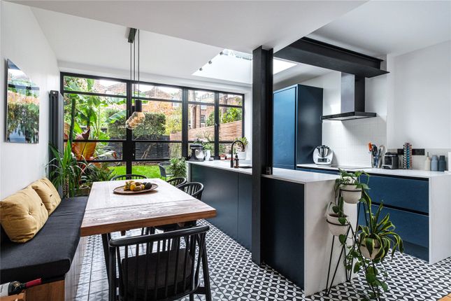 11b, Yeate Street, London photo 2