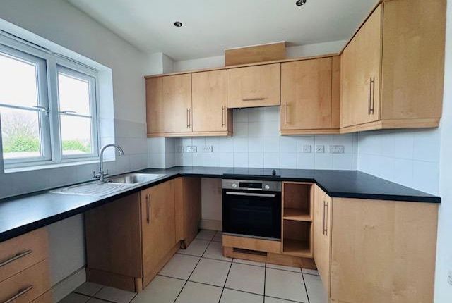 Fieldview Court, Farnburn Avenue, Slough photo 3