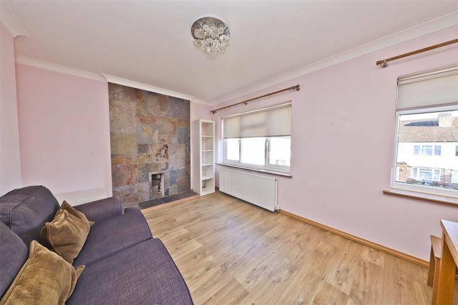 8, Audley Court, Pinner photo 2