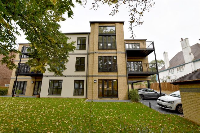 Thumbnail Flat to rent in Langley Park Road, Sutton