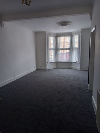 7, Kimberley Avenue, Ilford photo 5