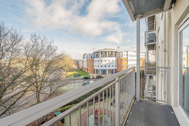 Flat for sale in Heritage Avenue, Colindale, London