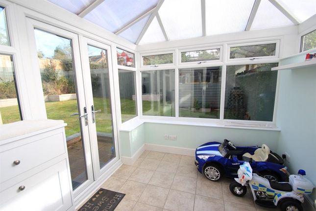 5, Oak Tree Gardens, COLCHESTER photo 4