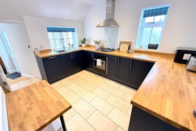Dolly Peg Cottage, 55 Grantham Road, Bottesford photo 2