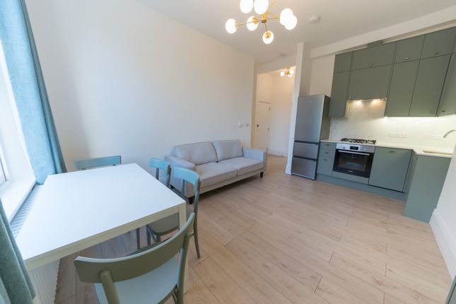 81, Victoria Park Road, London photo 2