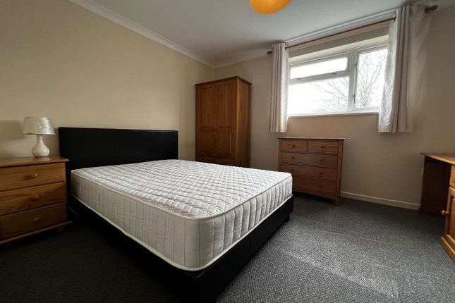 118, Eyrescroft, Peterborough photo 4