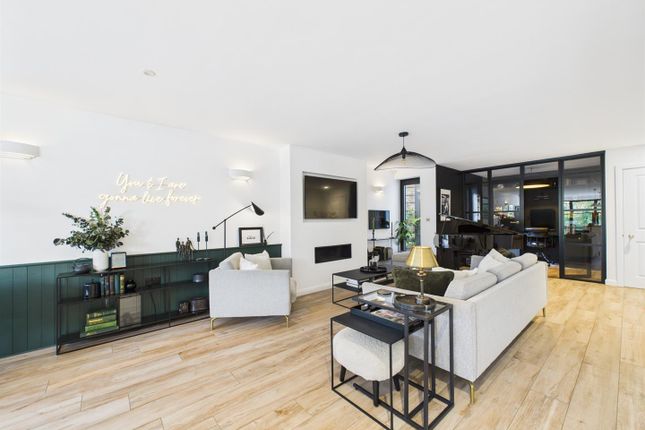 51b, Abbots Lane, Kenley photo 2