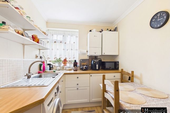 15 Buckton Road, Borehamwood photo 2