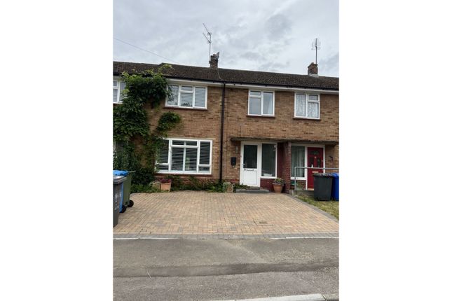 Thumbnail Terraced house for sale in Shepherds Close, Maidenhead