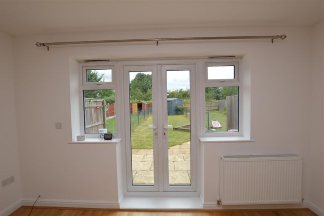 32, Maple Lodge Close, Maple Cross photo 4