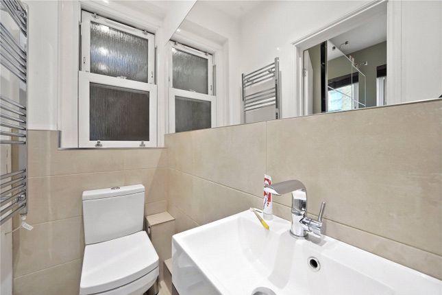 Flat for sale in Middle Lane, London