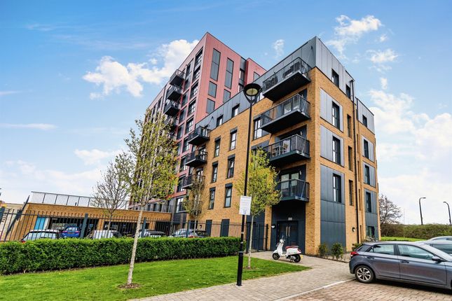Thumbnail Flat for sale in Meridian Way, Southampton