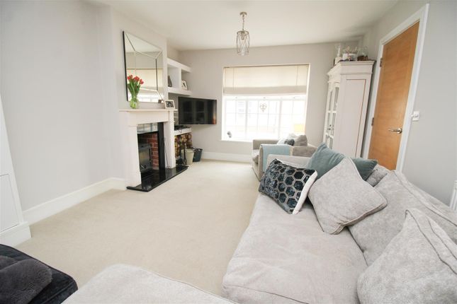 15, Mulberry Gardens, Old Harlow photo 4