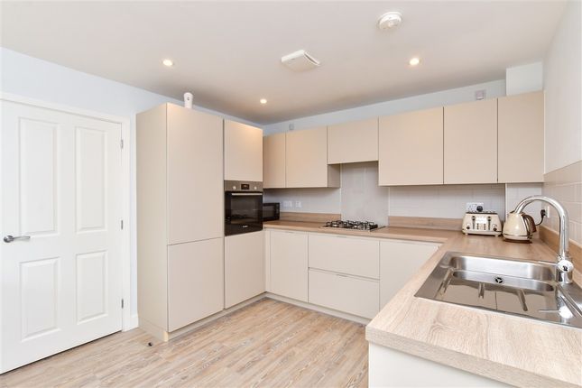 3-bed house on Thompson Way, Handcross, £475,000