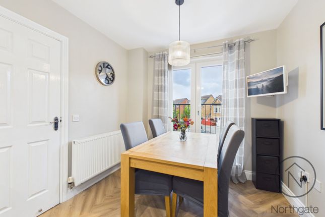 31 Youens Crescent, Newton Aycliffe photo 3