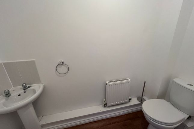 1 Lloyd Thomas Court, Townhill photo 2