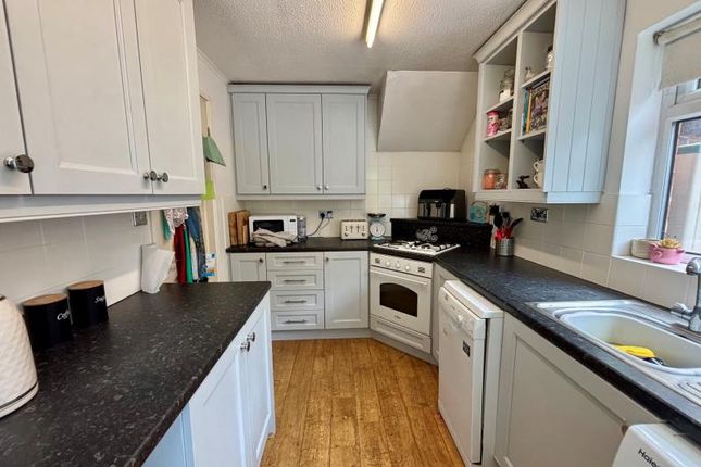 27, Forest Close, Telford photo 4