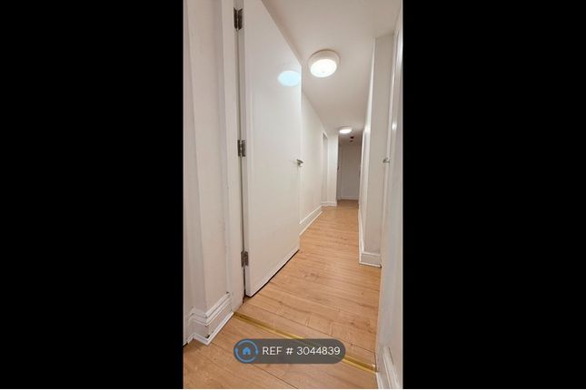 Flat, Mesnes Park Terrace, Wigan photo 3