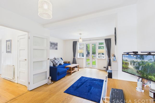1 Yewlands Close, Banstead photo 4