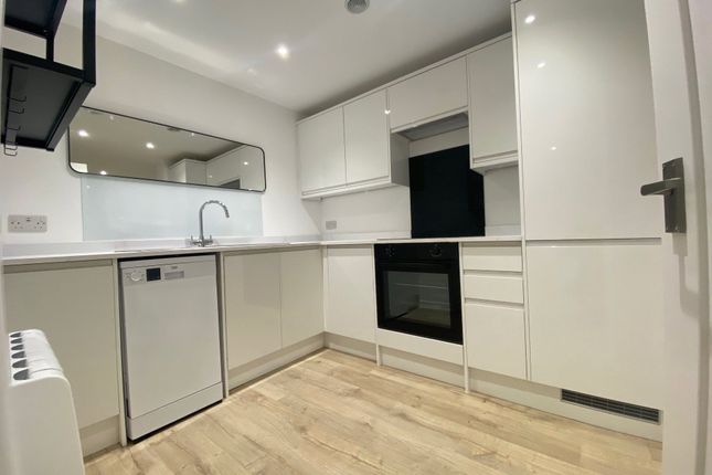 Flat to rent in Suffolk Square, Cheltenham, Gloucestershire