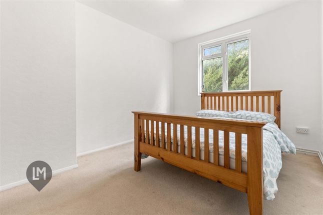 Flat 16, Chilworth Court, Windlesham Grove, London photo 4