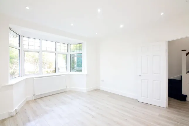 31, Carlton Avenue West, Wembley photo 2