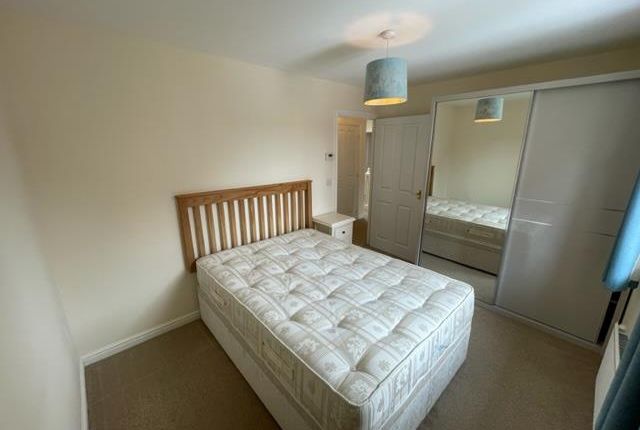 28, Cricketers Close, Swindon photo 5