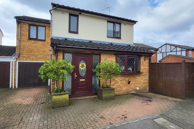Thumbnail Detached house for sale in Whittingham Close, Luton