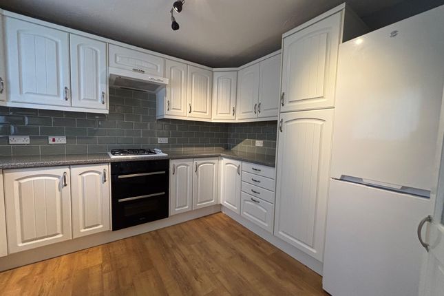 5, Nevis Close, Swindon photo 3