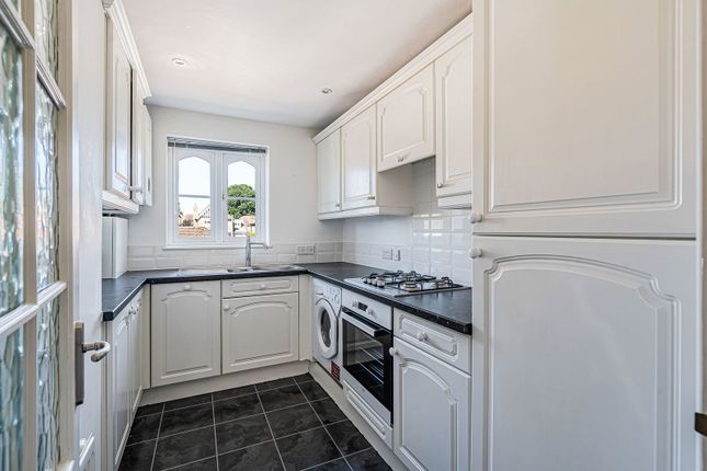 Cochrane Court,Flat 4, Church Road, Leatherhead photo 4
