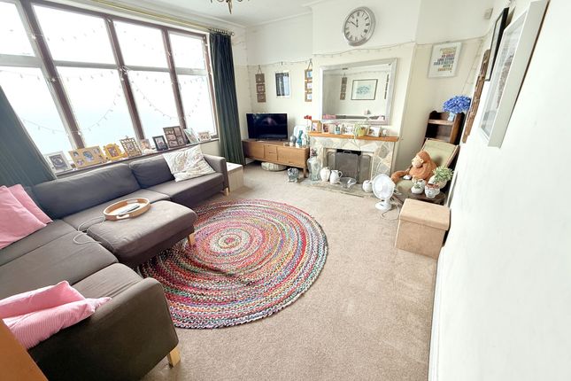7 Eton Avenue, Barnet photo 2