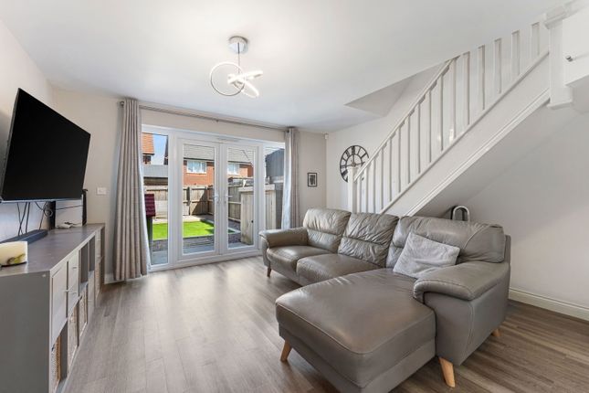 10, Verdant Green Close, Manchester photo 2