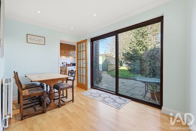 Wychelm, Hook End Road, Brentwood photo 4