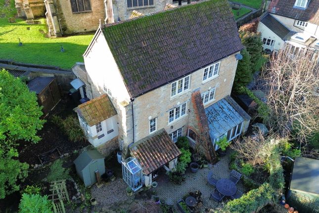 3-bed detached on Kingsbury Hall, The Green, Calne, £550,000