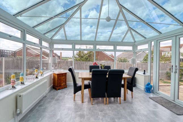 7, Elmfield Close, Holland on Sea photo 4