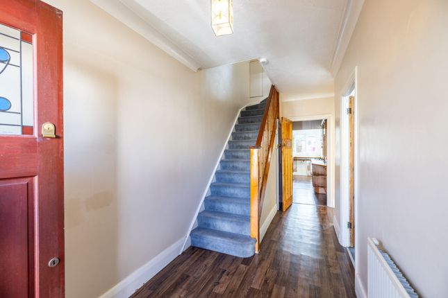 32 William Road, Caterham photo 2