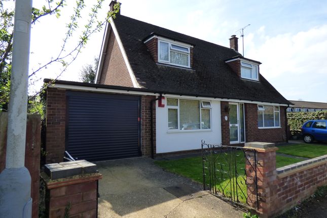 Detached house for sale in Bramble Rd, Luton