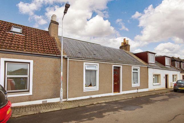 Thumbnail Terraced house for sale in Castlefield, Cupar