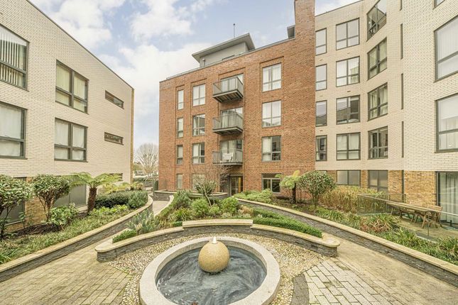 1-bed flat on 71 Wharf House, Brewery Lane, Twickenham, £2,125/mo