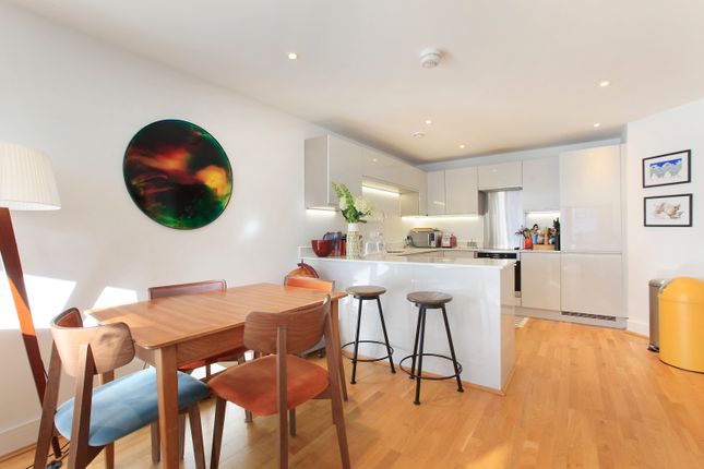Flat for sale in Osiers Road, Wandsworth, London