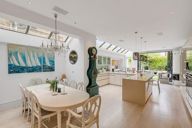 Terraced house for sale in Quarrendon Street, London