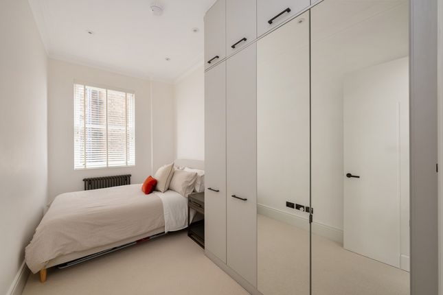Flat for sale in Bolton Gardens, London